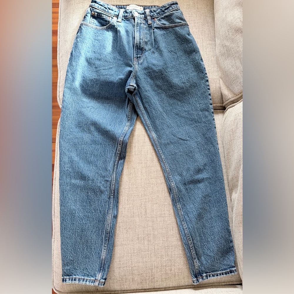 Abercrombie & Fitch High Rise 80s Mom Jeans